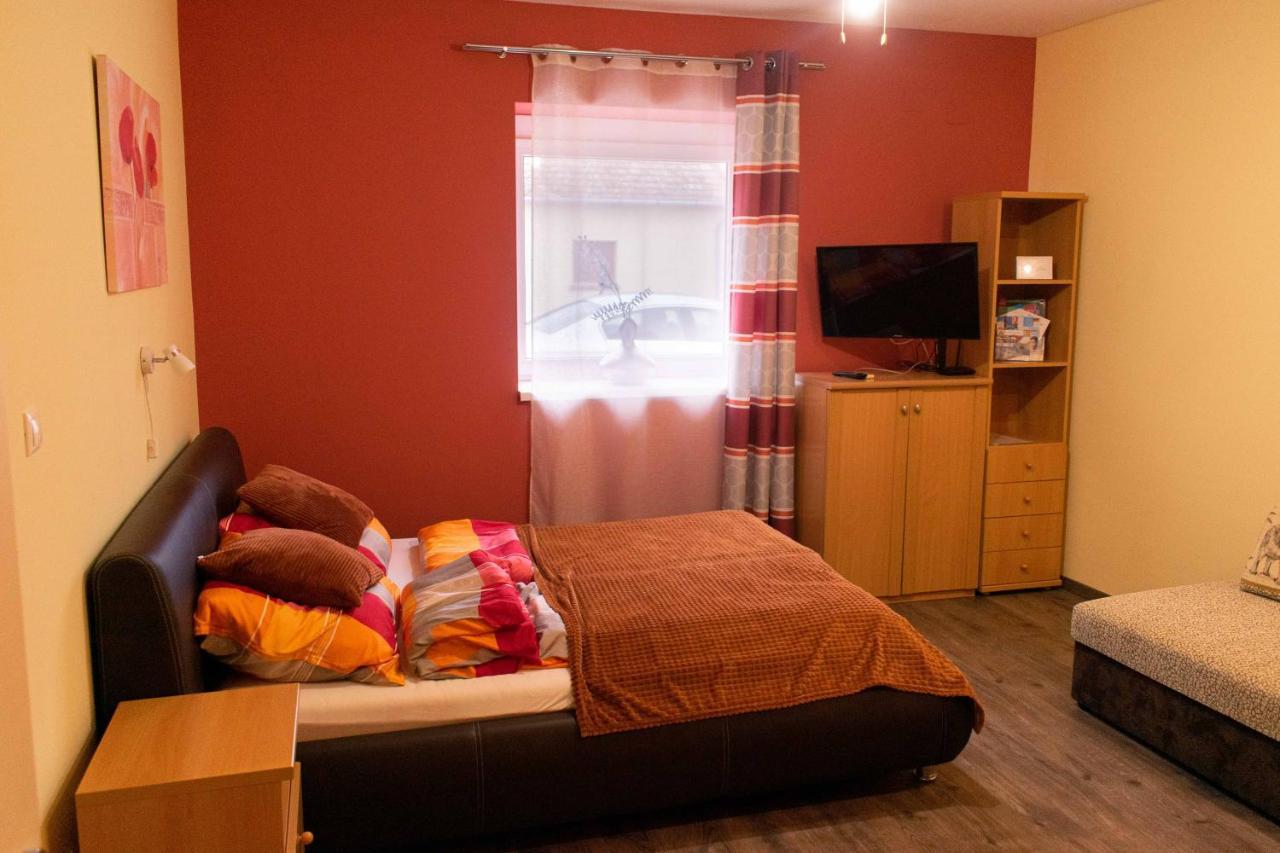 Borostyan Apartmanhaz موراهالوم المظهر الخارجي الصورة