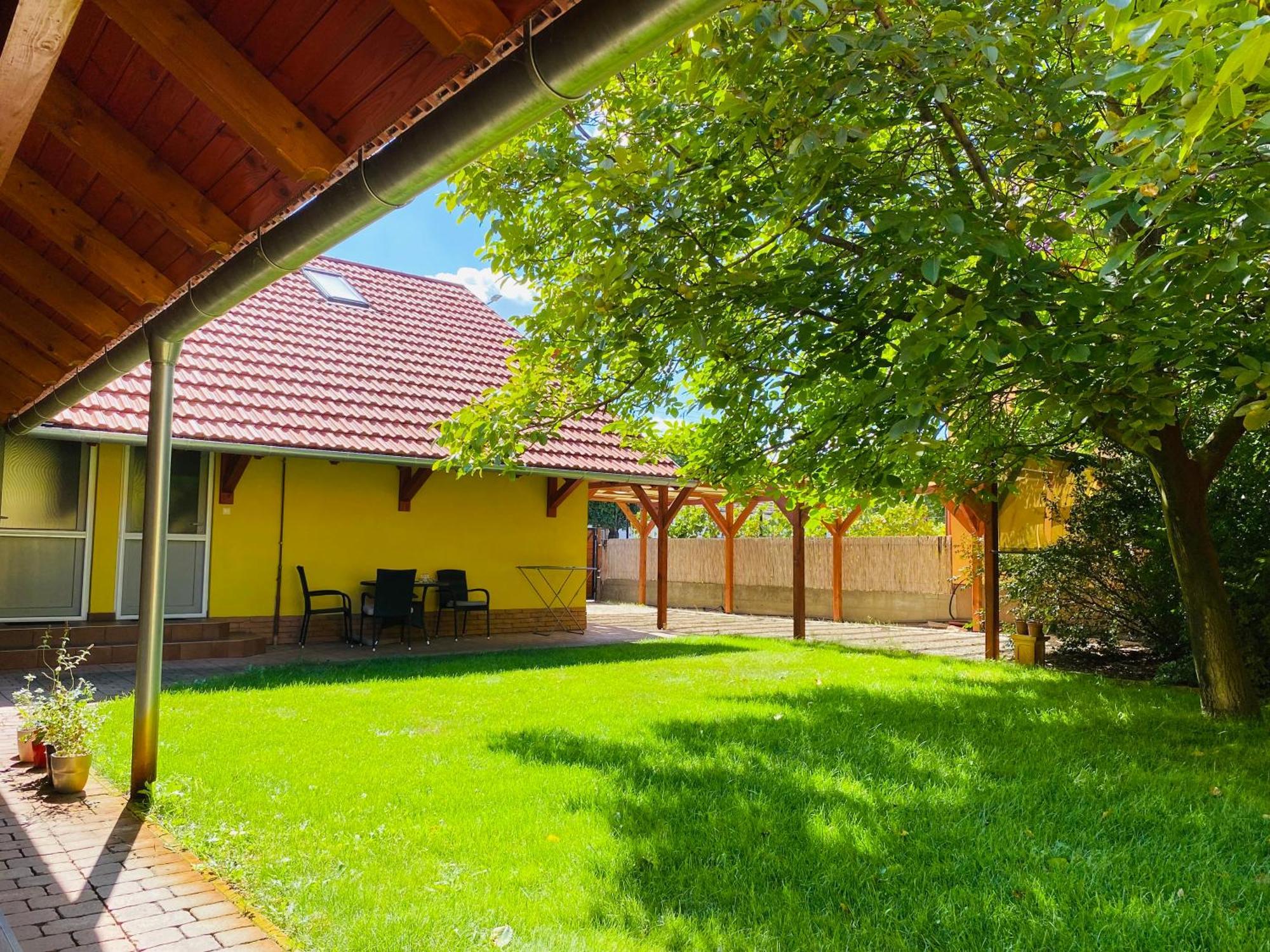 Borostyan Apartmanhaz موراهالوم المظهر الخارجي الصورة